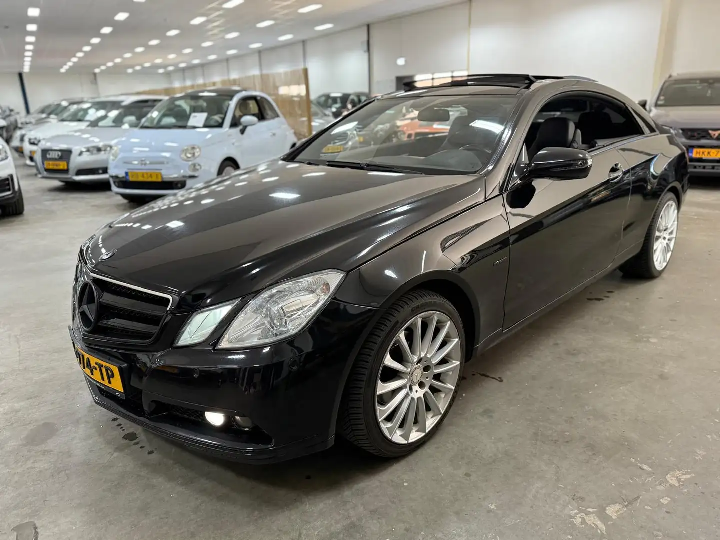 Mercedes-Benz E 250 Coupé CGI Elegance / PANORAMADAK / AUTOMAAT / NETT Zwart - 2