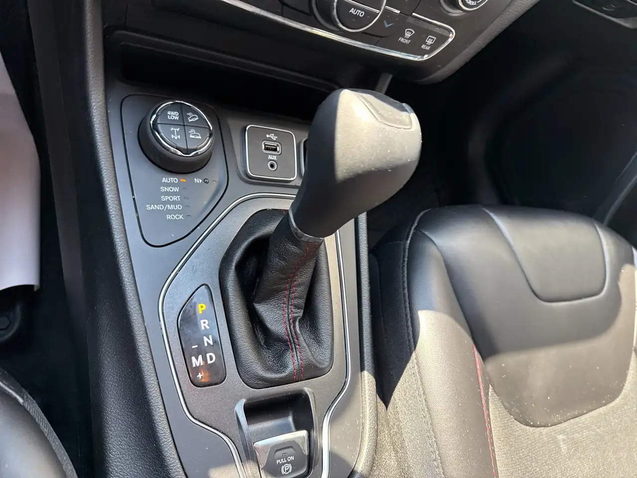 Jeep Cherokee снимка Jeep Cherokee