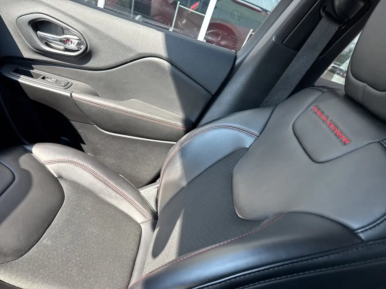 Jeep Cherokee снимка Jeep Cherokee