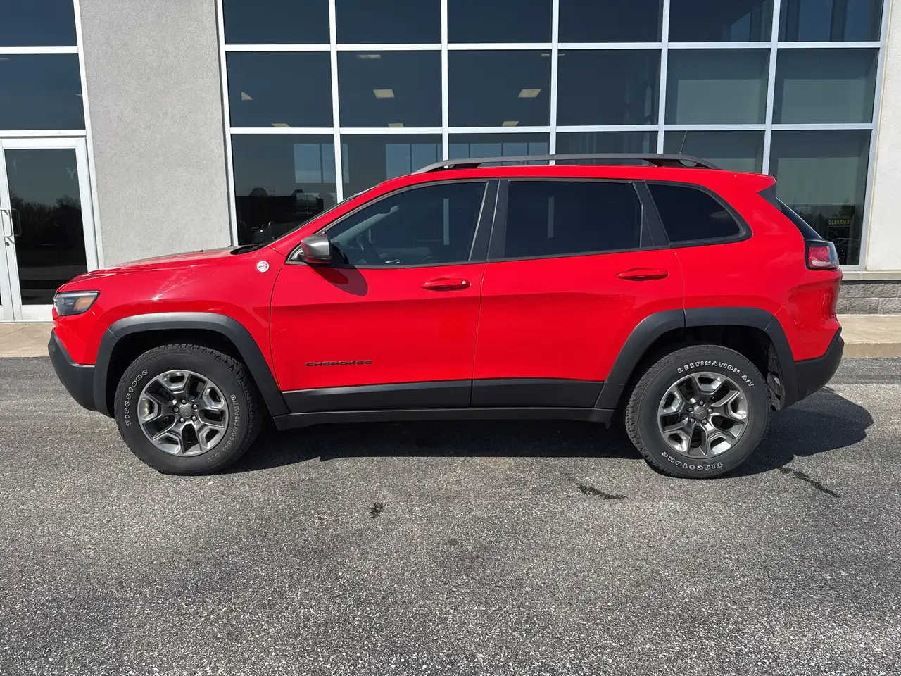 Jeep Cherokee снимка Jeep Cherokee