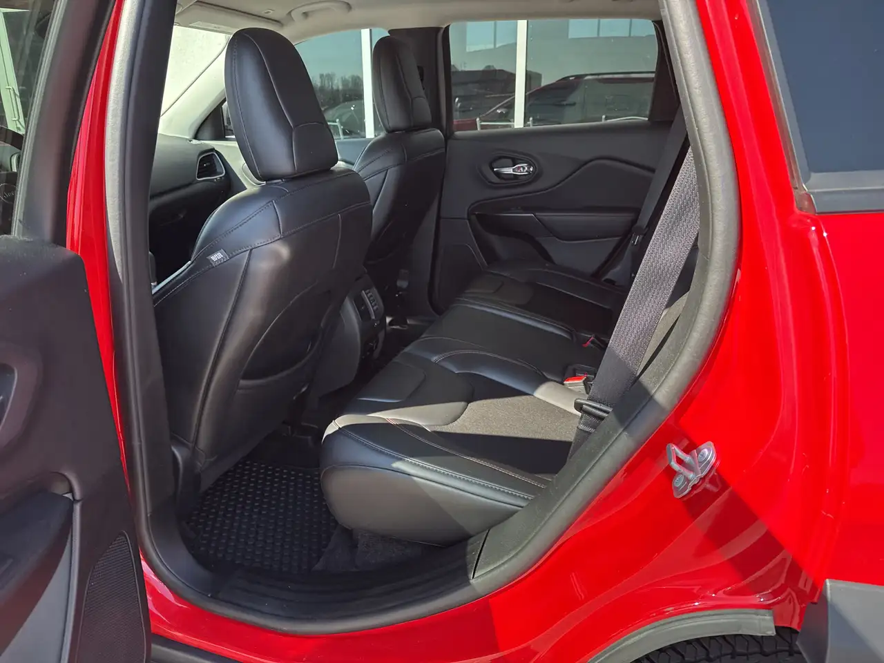 Jeep Cherokee снимка Jeep Cherokee