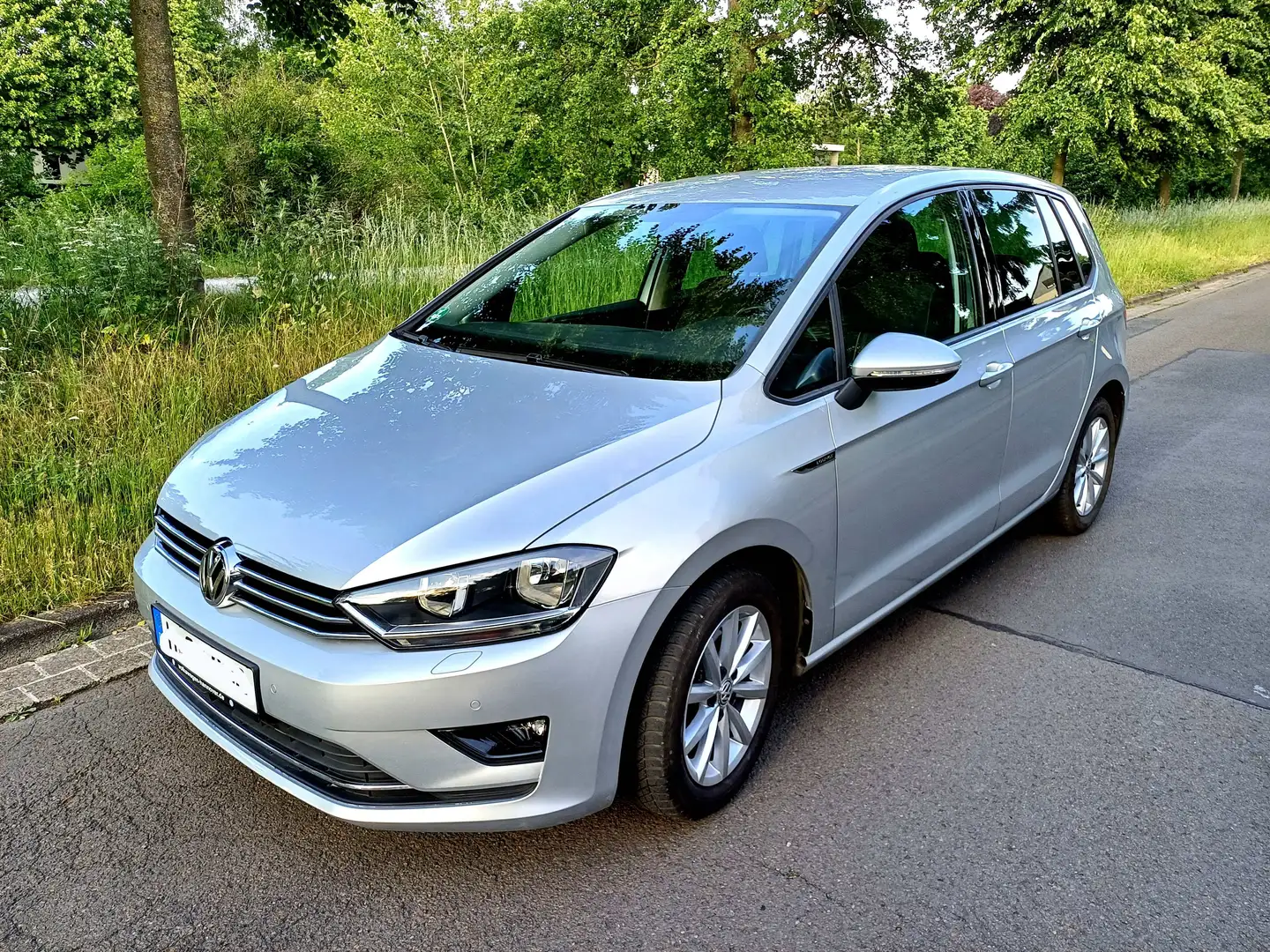 Volkswagen Golf Sportsvan Golf Sportsvan 1.4 TSI BlueMotion Technology DSG L Stříbrná - 1