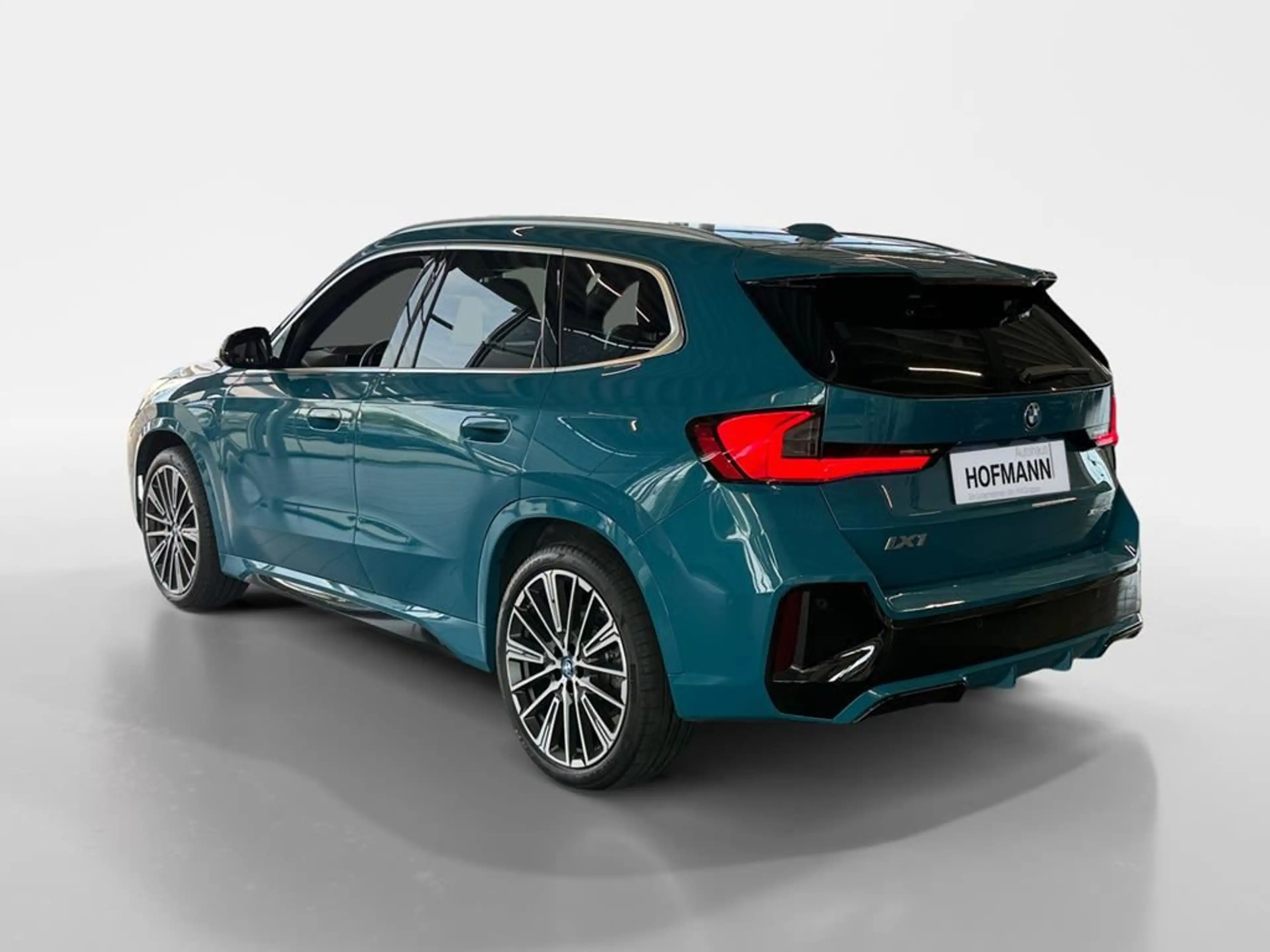 BMW iX1 M Sport — photo 5
