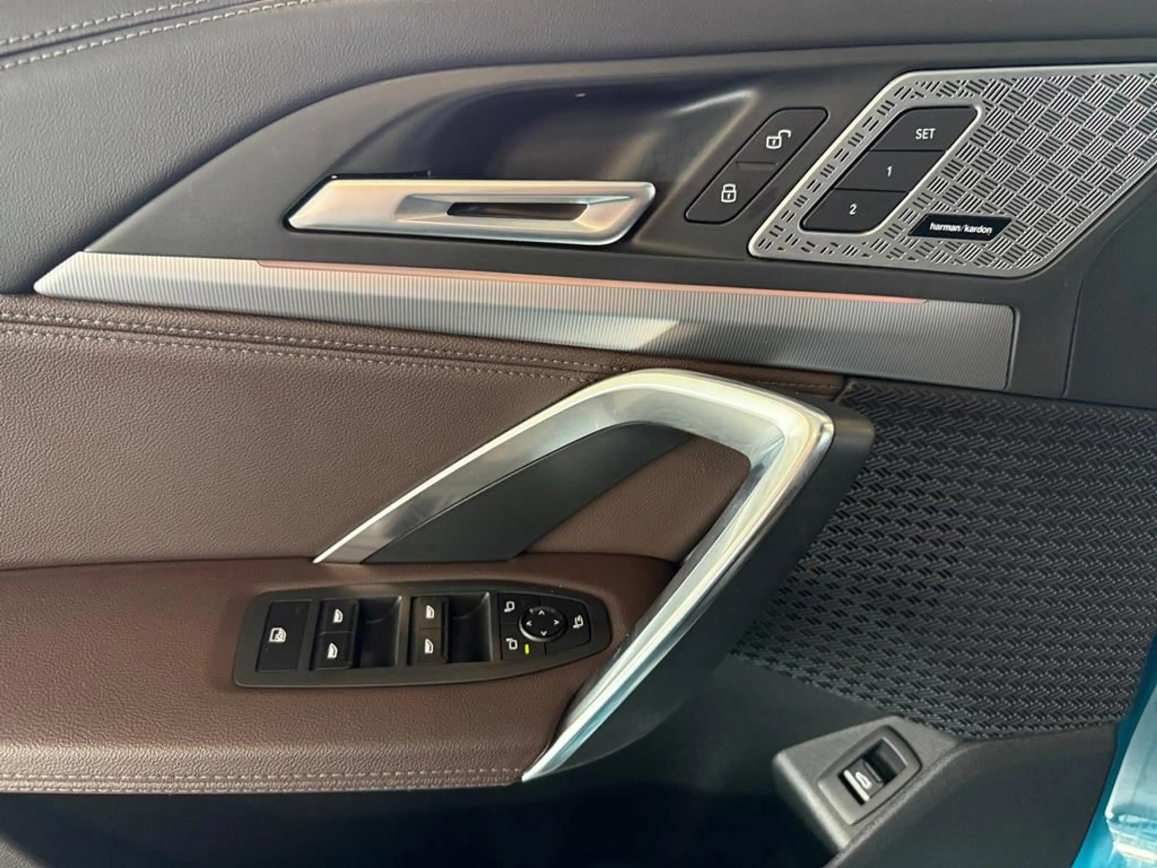 BMW iX1 M Sport — photo 9
