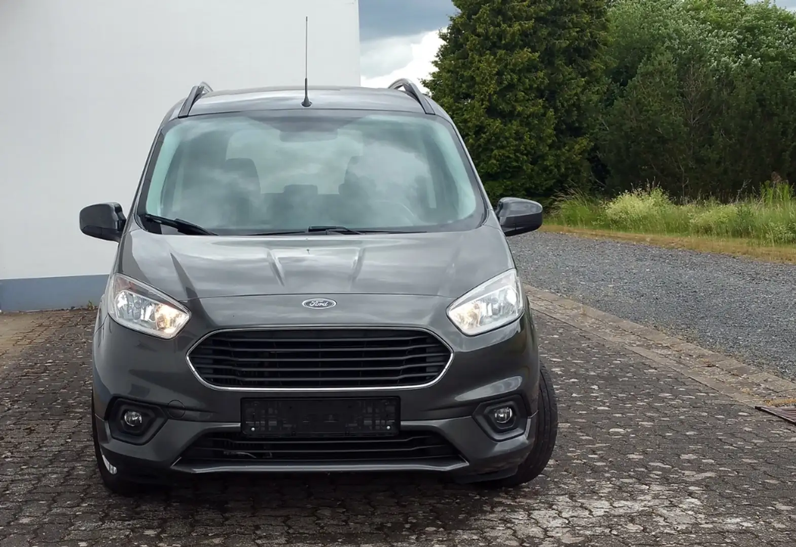 Ford Tourneo Courier 1.0 Titanium AHK/PDC/SHZG uvm. Grau - 2