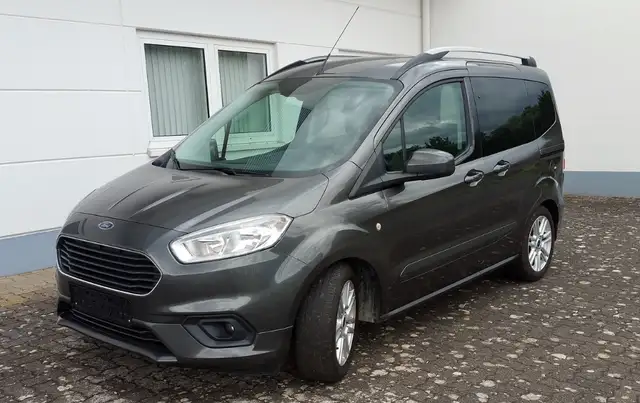 Ford Tourneo Courier 1.0 Titanium AHK/PDC/SHZG uvm.