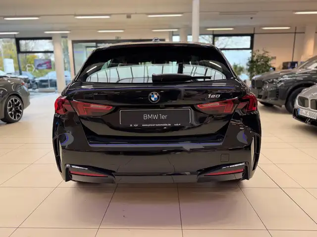 BMW 1 Series view 3