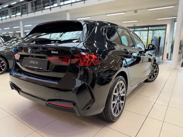 BMW 1 Series view 2