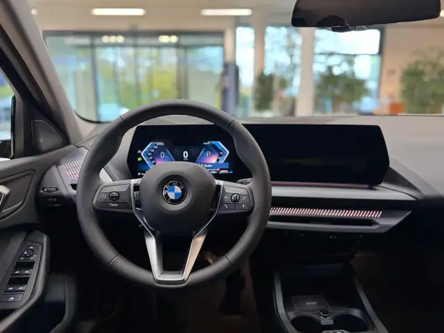 BMW 1 Series view 6