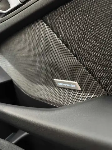 BMW 1 Series view 8