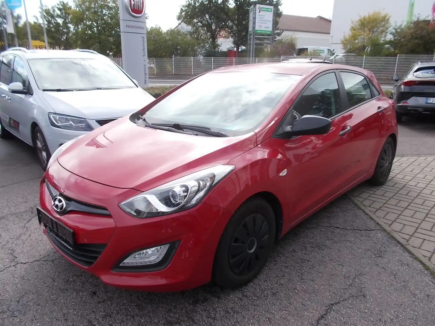 Hyundai i30 1.4 Classic + wenig Kilometer Rouge - 1