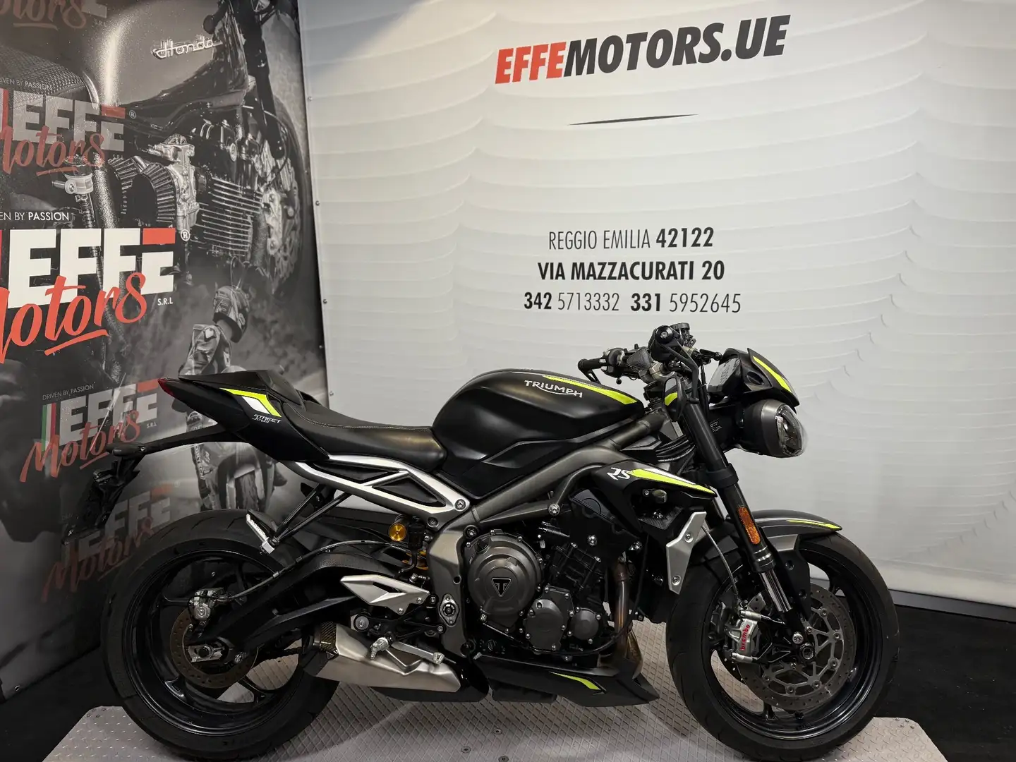 Triumph Street Triple 765 Noir - 1