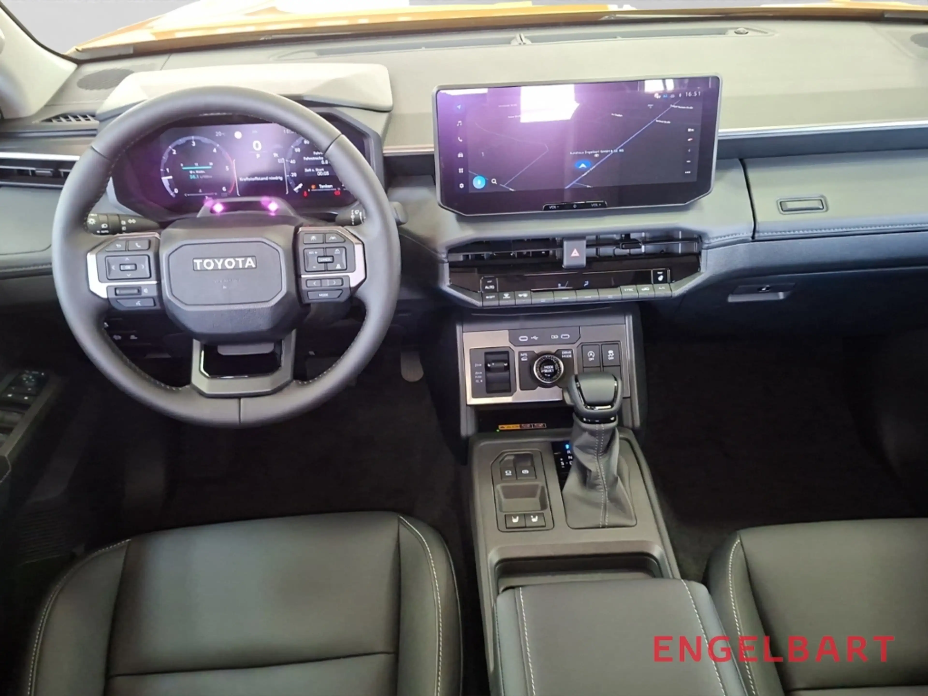 Toyota Hilux 2.8D Mild Hybrid Double Cab Invincible — photo 9