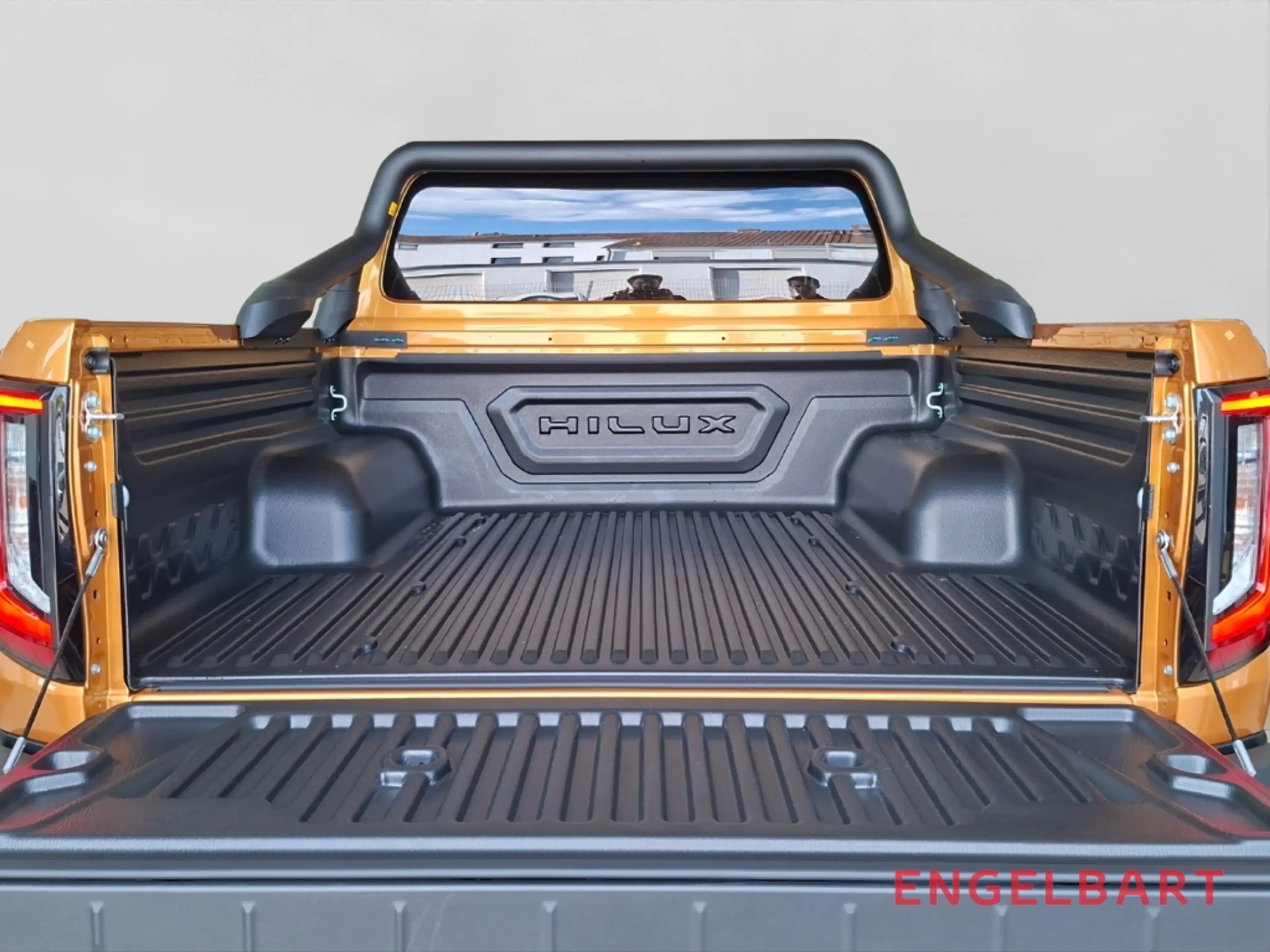 Toyota Hilux 2.8D Mild Hybrid Double Cab Invincible — photo 13