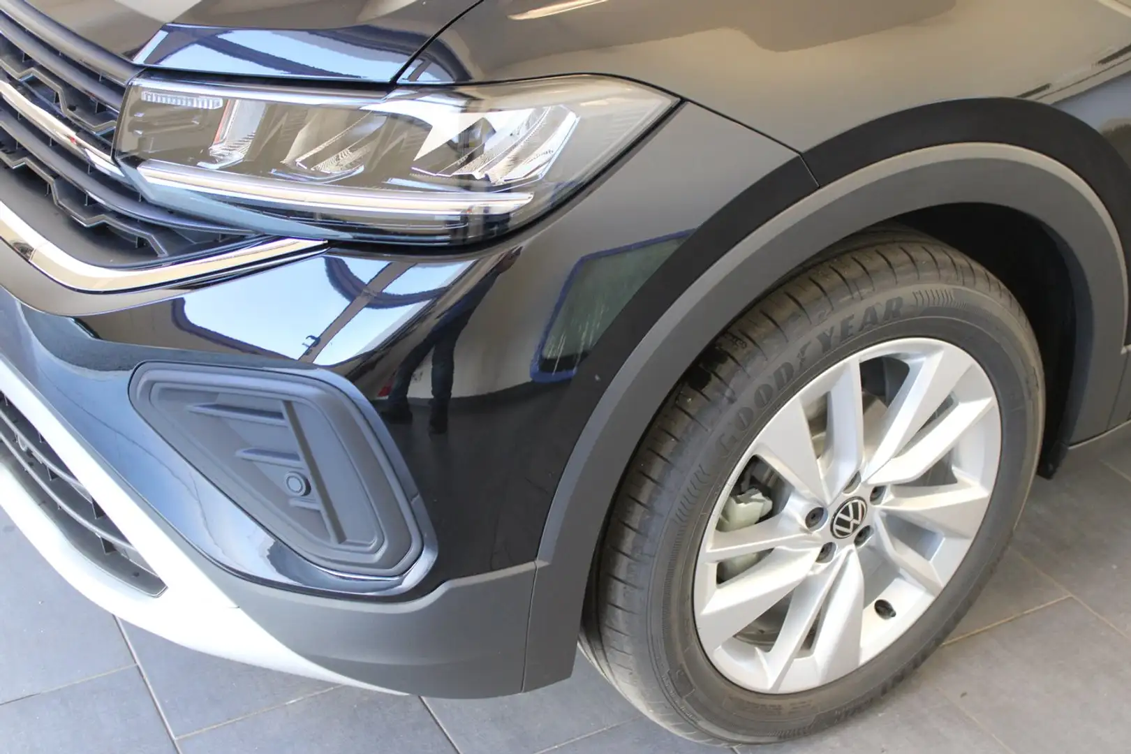 Volkswagen T-Cross Friends TSI DSG Schwarz - 2