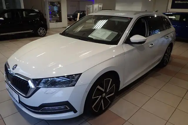 Skoda Octavia Style TDI DSG CLIMATRONIC MATRIX NAVI HEAD UP