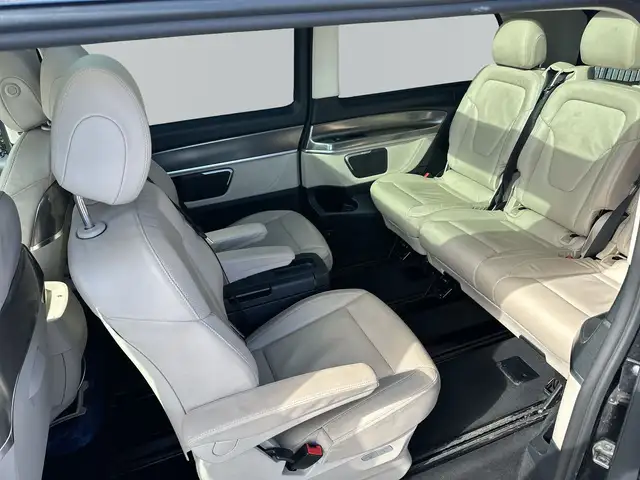 Mercedes-Benz V-Class view 9