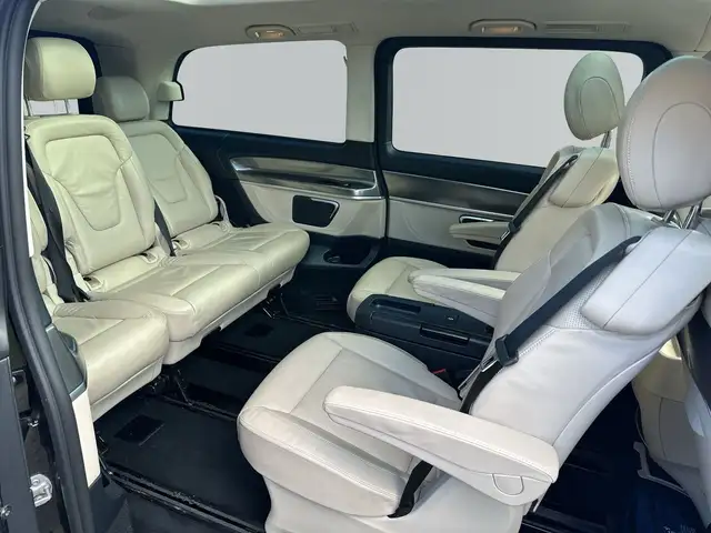 Mercedes-Benz V-Class view 11