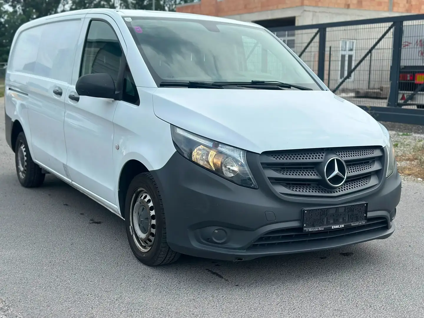 Mercedes-Benz Vito Kastenwagen Extralang Weiß - 1