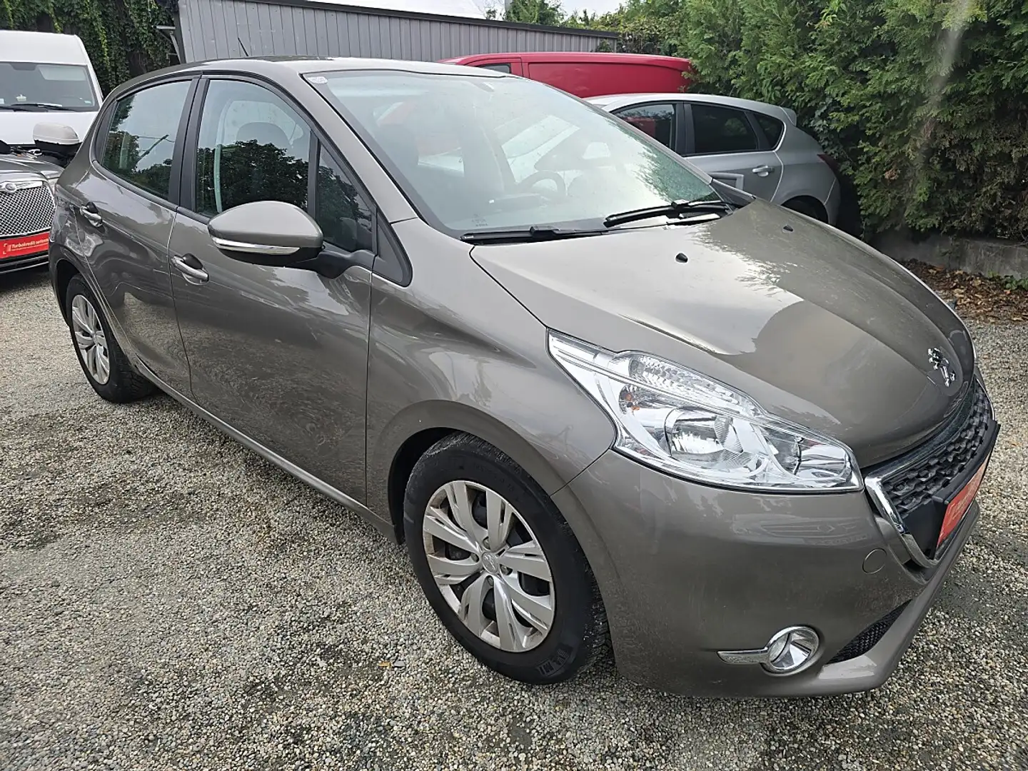 Peugeot 208 Active 1,6 e-HDI 92 FAP Grau - 1