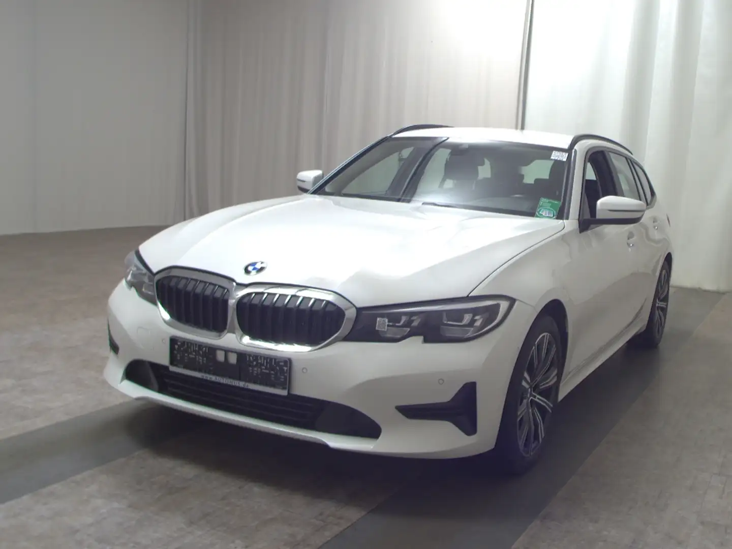 BMW 320 dA Touring xDr Navi LC Pro LED AHK StHzg Weiß - 2