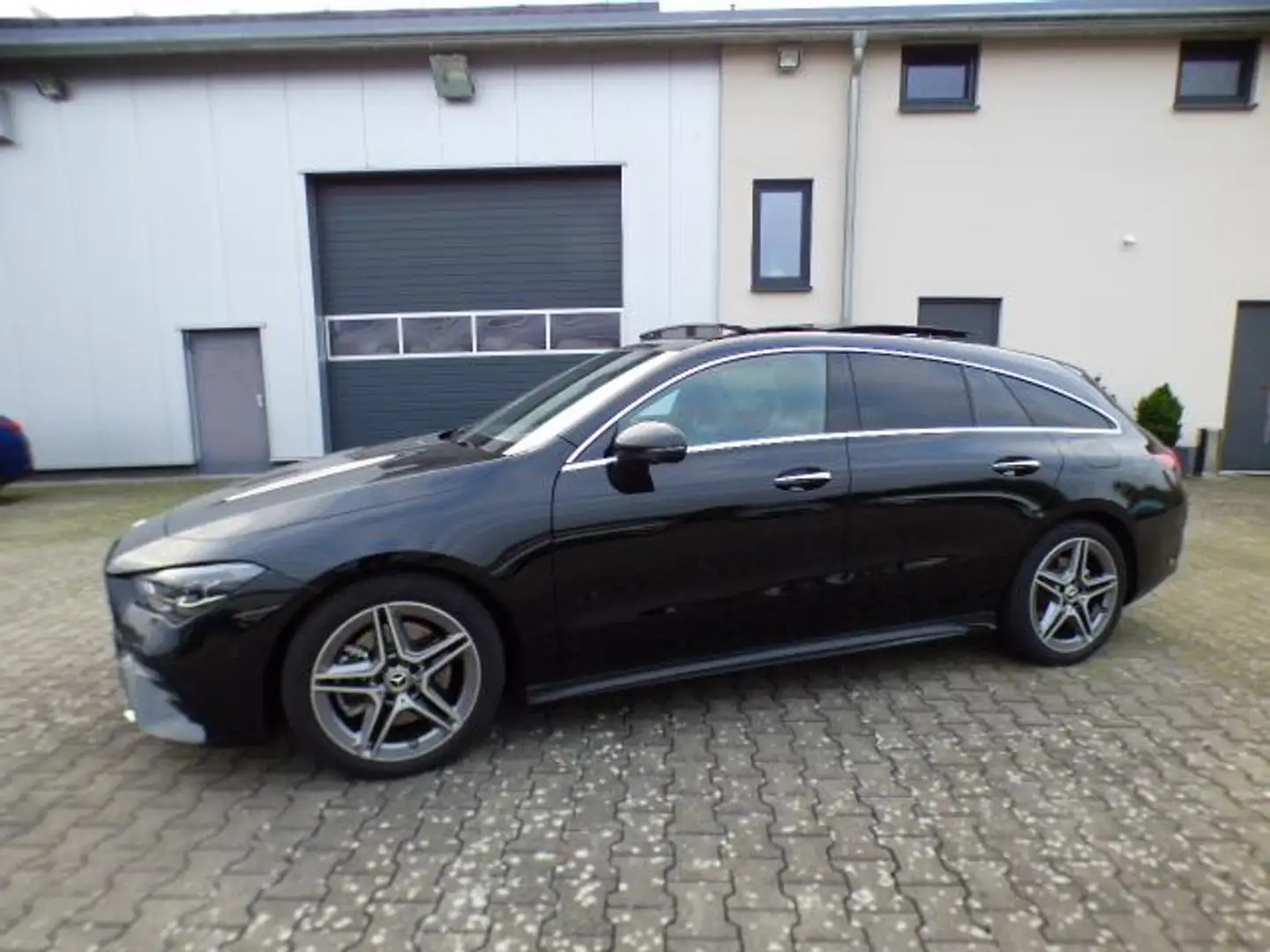 Mercedes-Benz CLA 200 CLA 200 SB AMG Line Premium Panorama Verkehrsass. Noir - 2