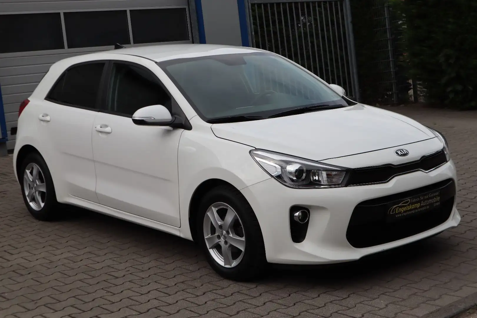 Kia Rio 1.2 Dream Team/NAVI/SHZ/CAM/PDC/SCHECKH. Weiß - 1