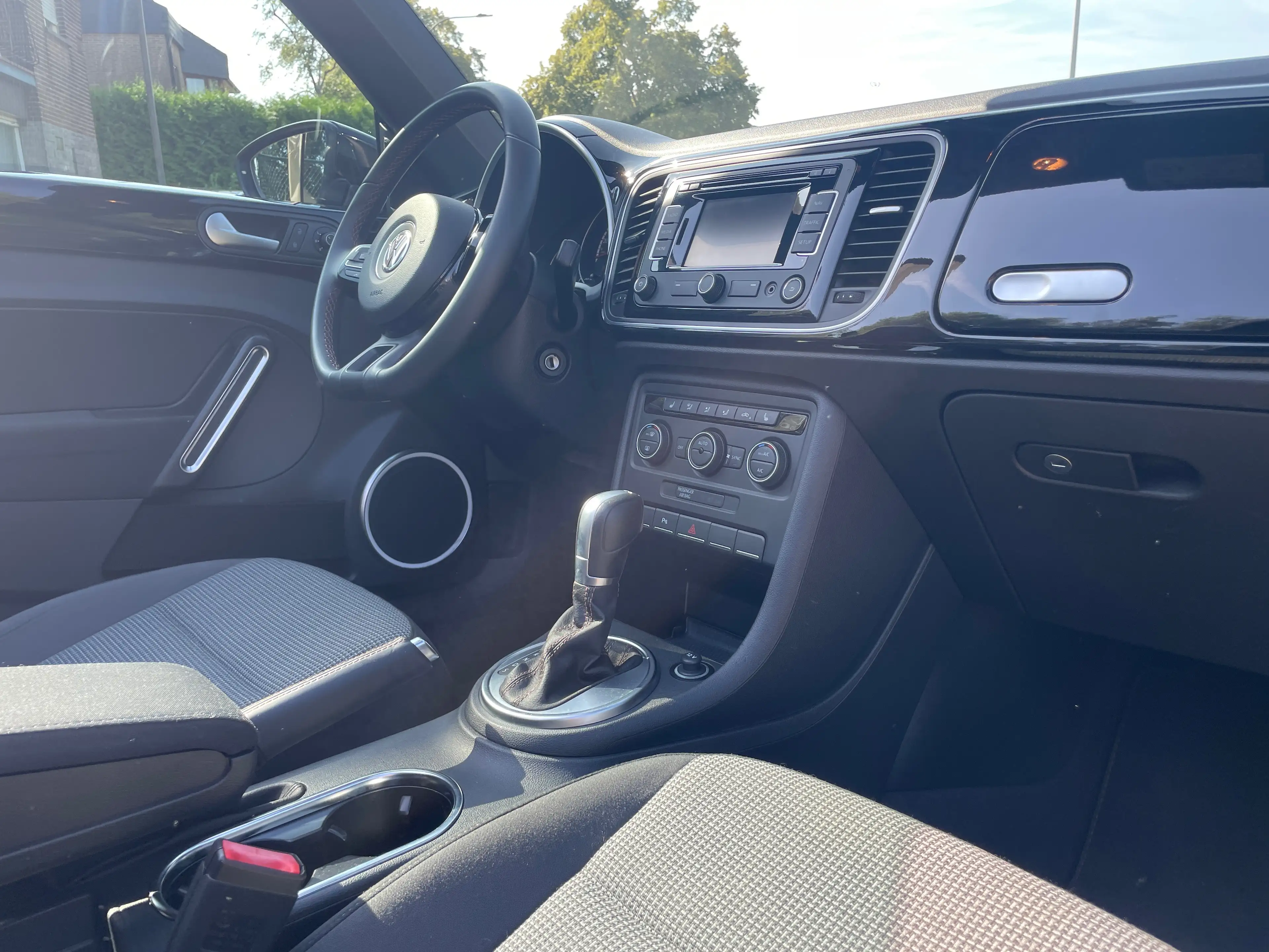Volkswagen Beetle Beetle Cabriolet 1.2 TSI Design DSG — photo 14