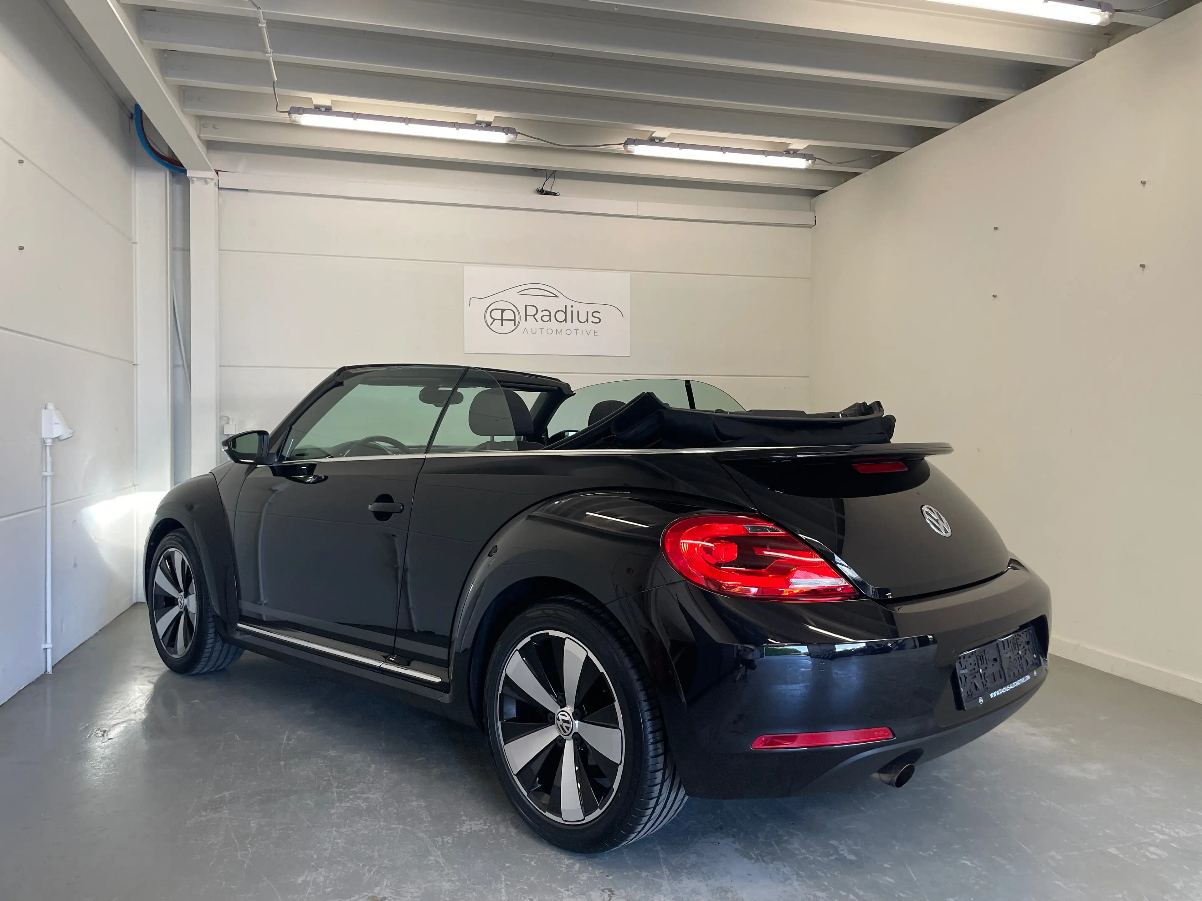Volkswagen Beetle Beetle Cabriolet 1.2 TSI Design DSG — photo 3