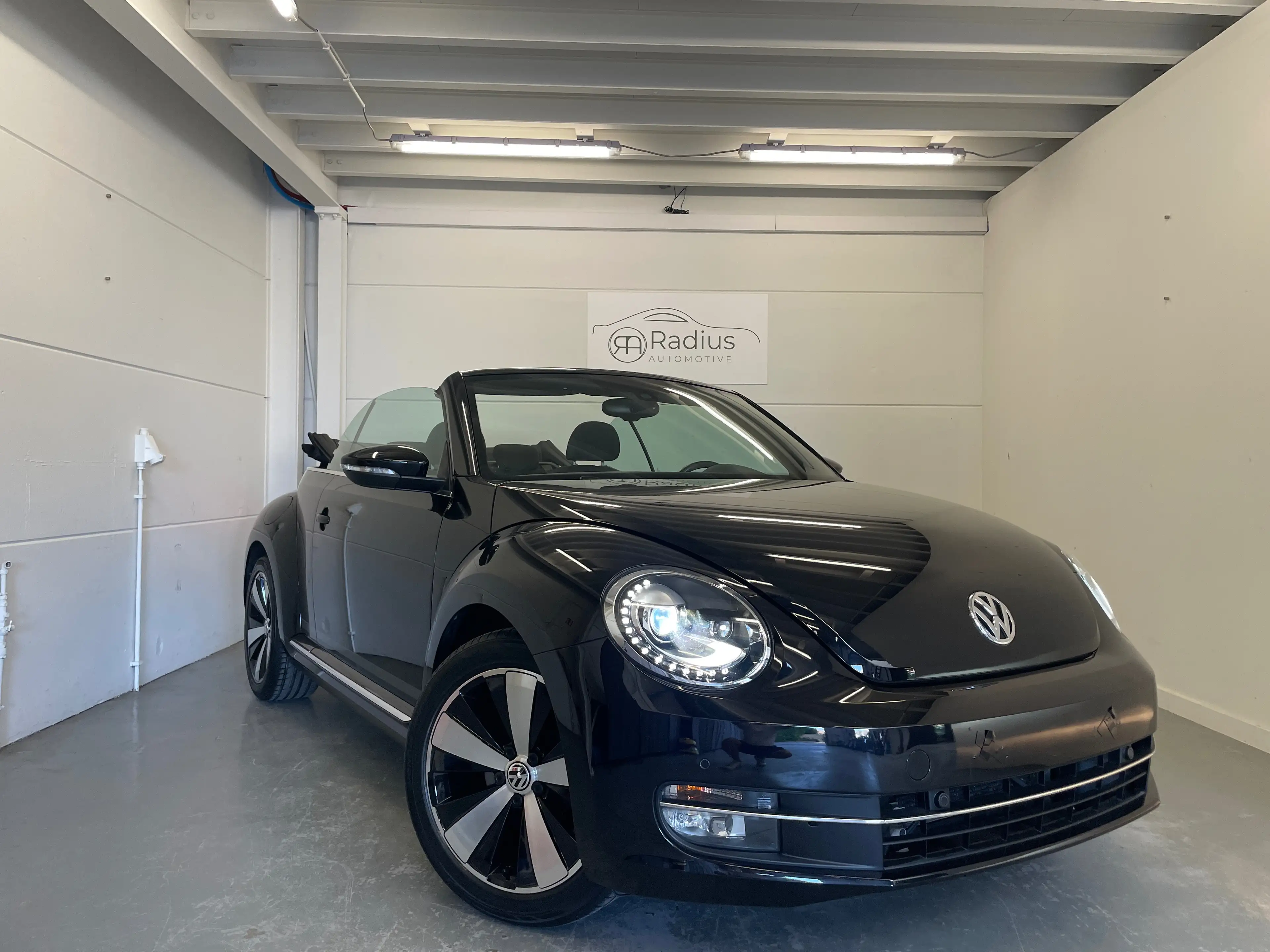 Volkswagen Beetle Beetle Cabriolet 1.2 TSI Design DSG — photo 2