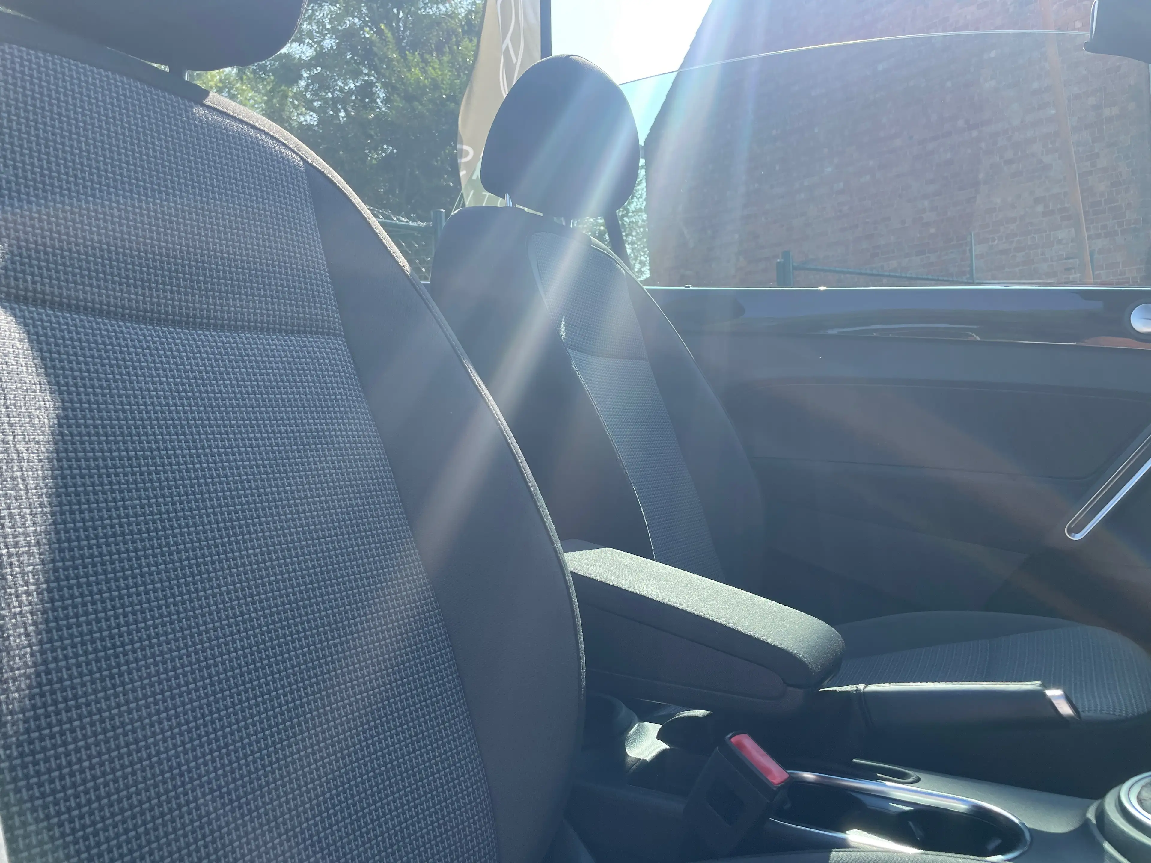 Volkswagen Beetle Beetle Cabriolet 1.2 TSI Design DSG — photo 12