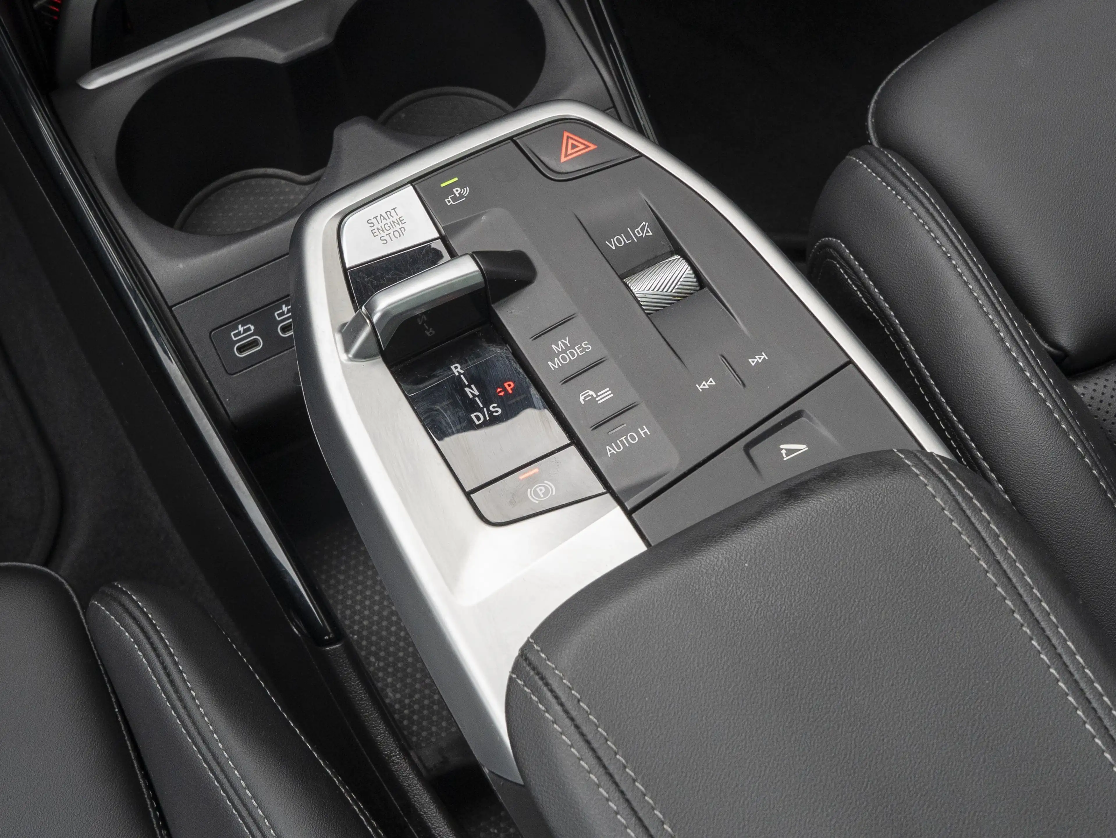 BMW 225 e xDrive Active Tourer M-Sport PANO DA+ 360° HUD — photo 9