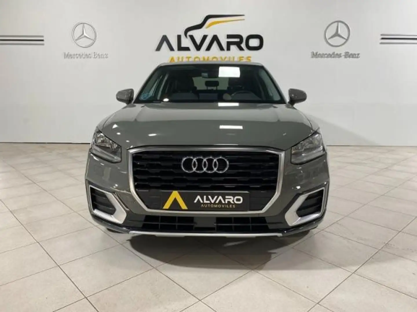 Audi Q2 1.6TDI Design edition 85kW Grau - 2
