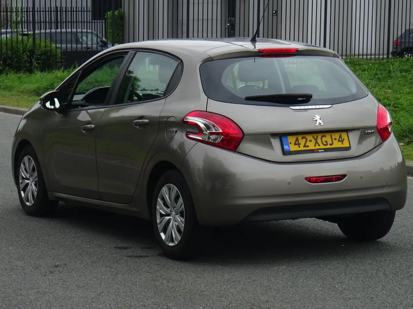 Peugeot 208 1.4 VTi Active 5DRS NAP/AIRCO/CRUISE/PDC/NW APK Grijs - 2