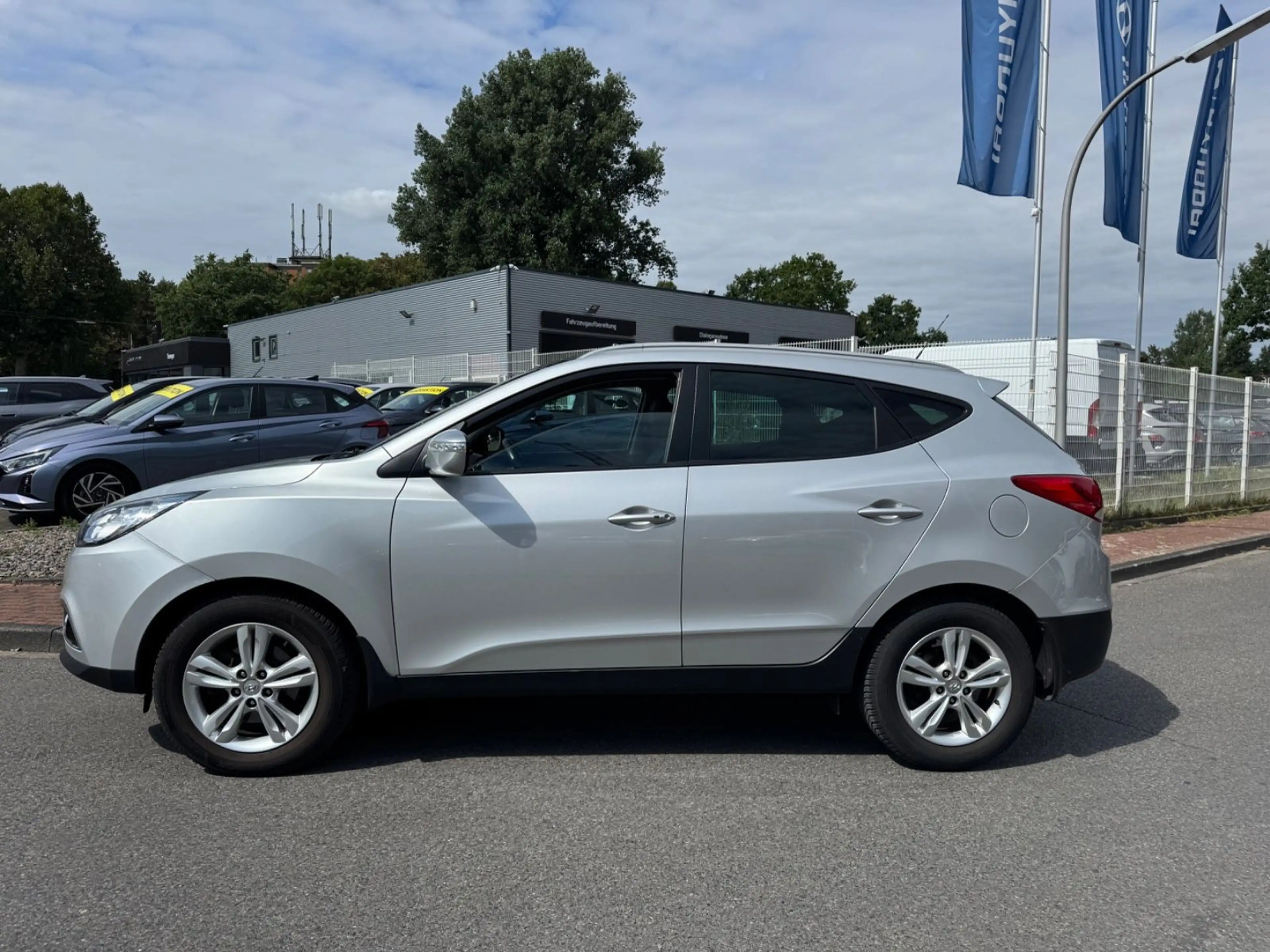 Hyundai iX35 PREMIUM/AUTOMATIK/2.HD/NAVI/LEDER/PANO/ALU/59TKM — photo 6