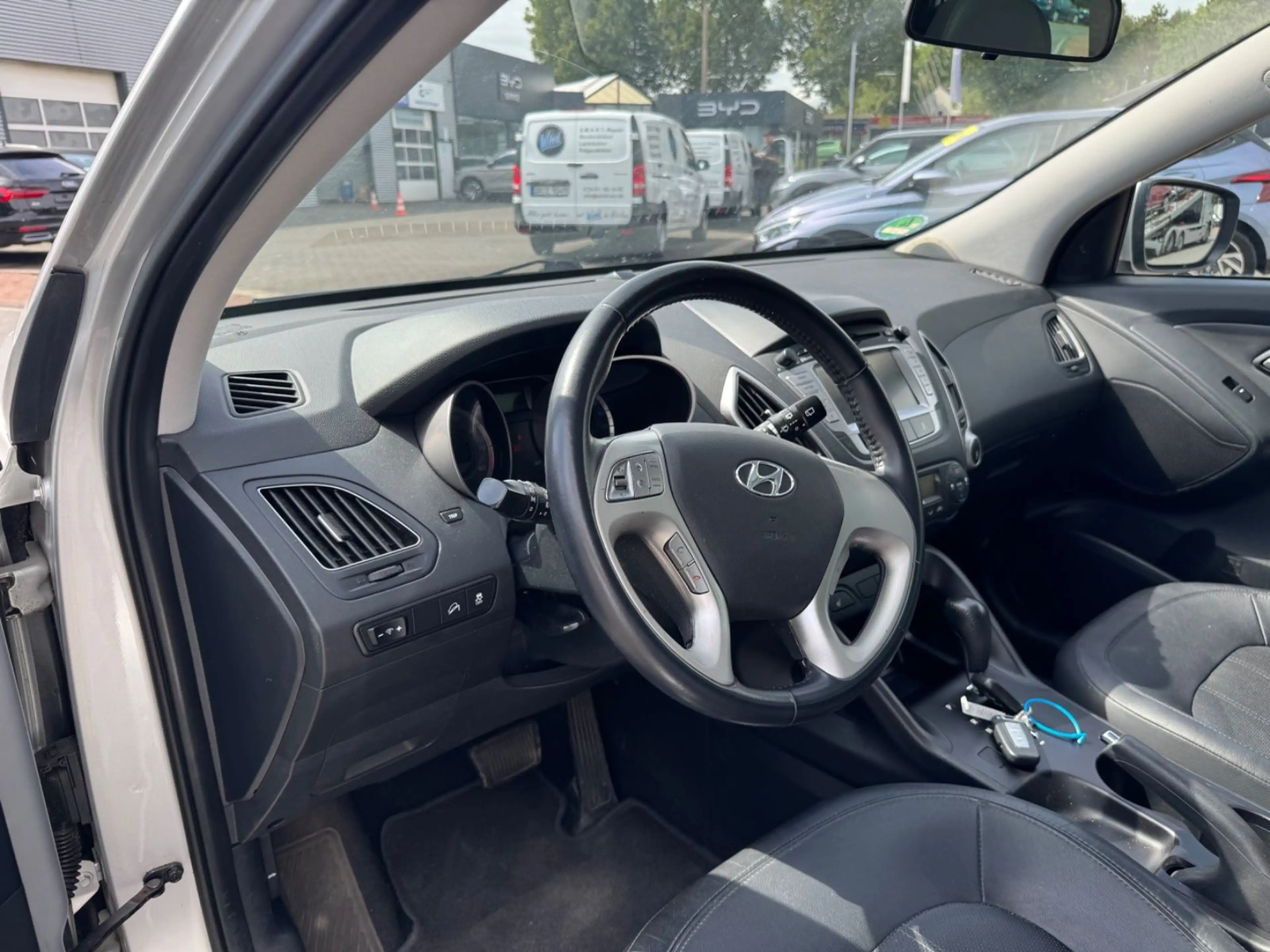 Hyundai iX35 PREMIUM/AUTOMATIK/2.HD/NAVI/LEDER/PANO/ALU/59TKM — photo 7