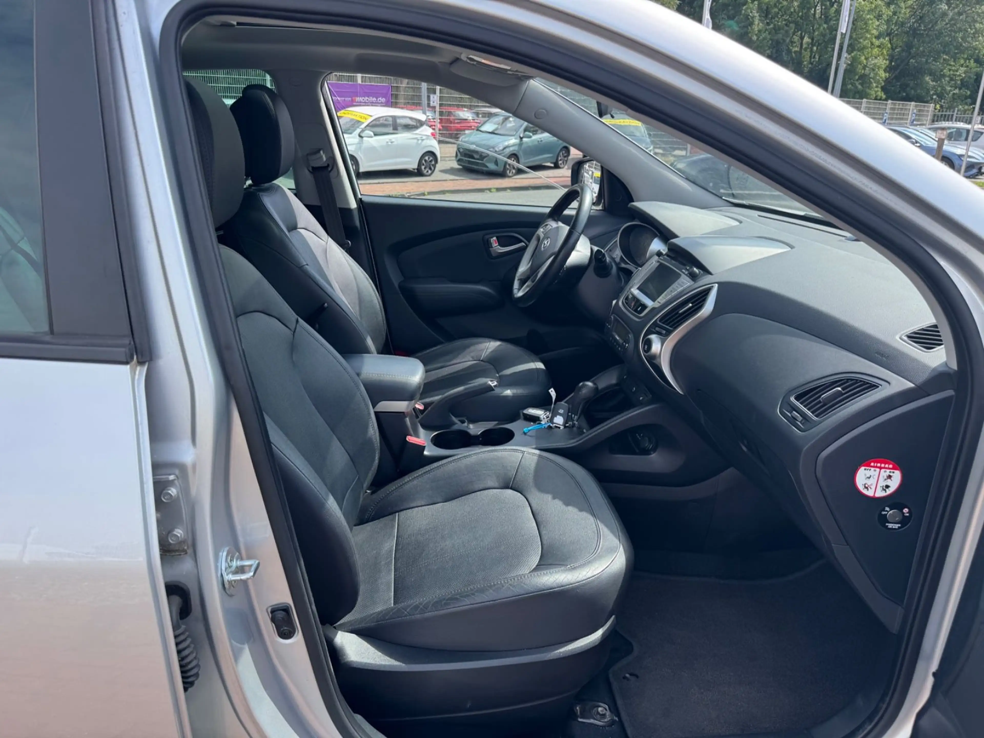 Hyundai iX35 PREMIUM/AUTOMATIK/2.HD/NAVI/LEDER/PANO/ALU/59TKM — photo 12