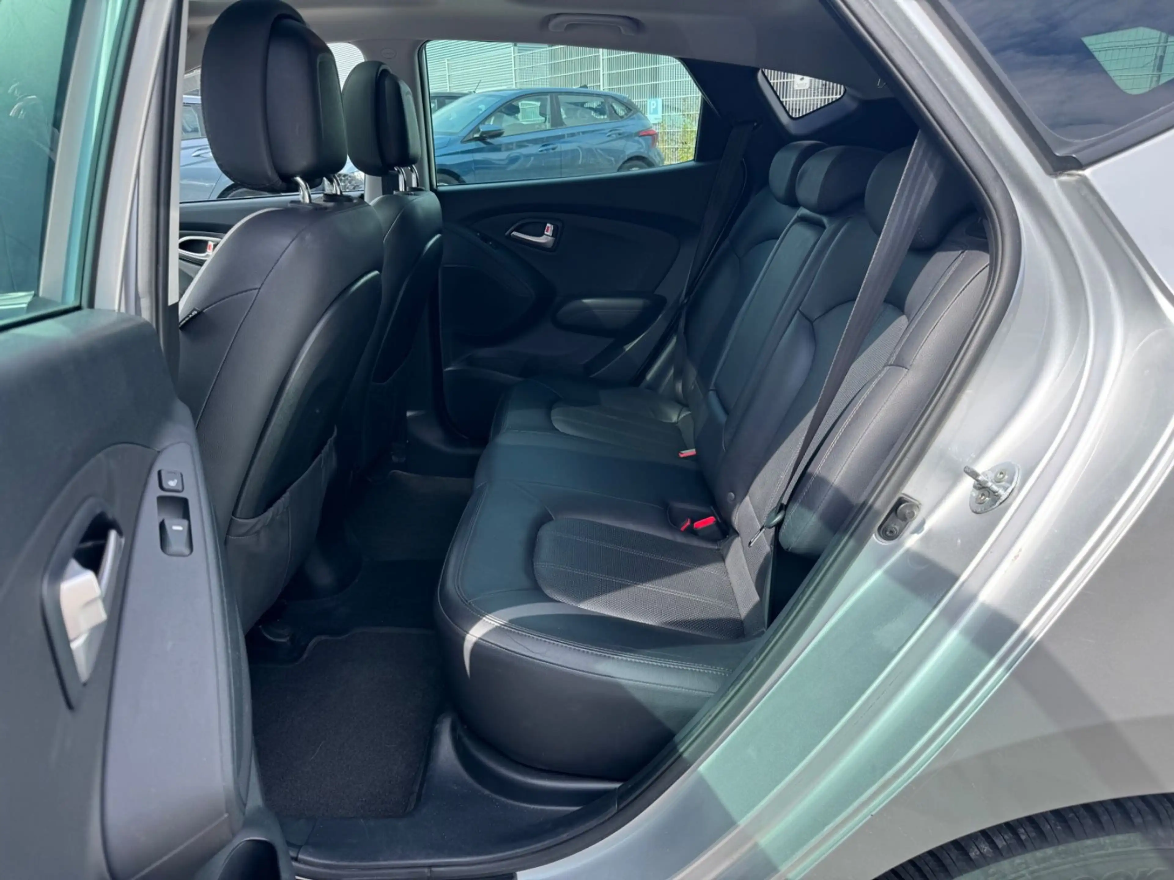 Hyundai iX35 PREMIUM/AUTOMATIK/2.HD/NAVI/LEDER/PANO/ALU/59TKM — photo 11