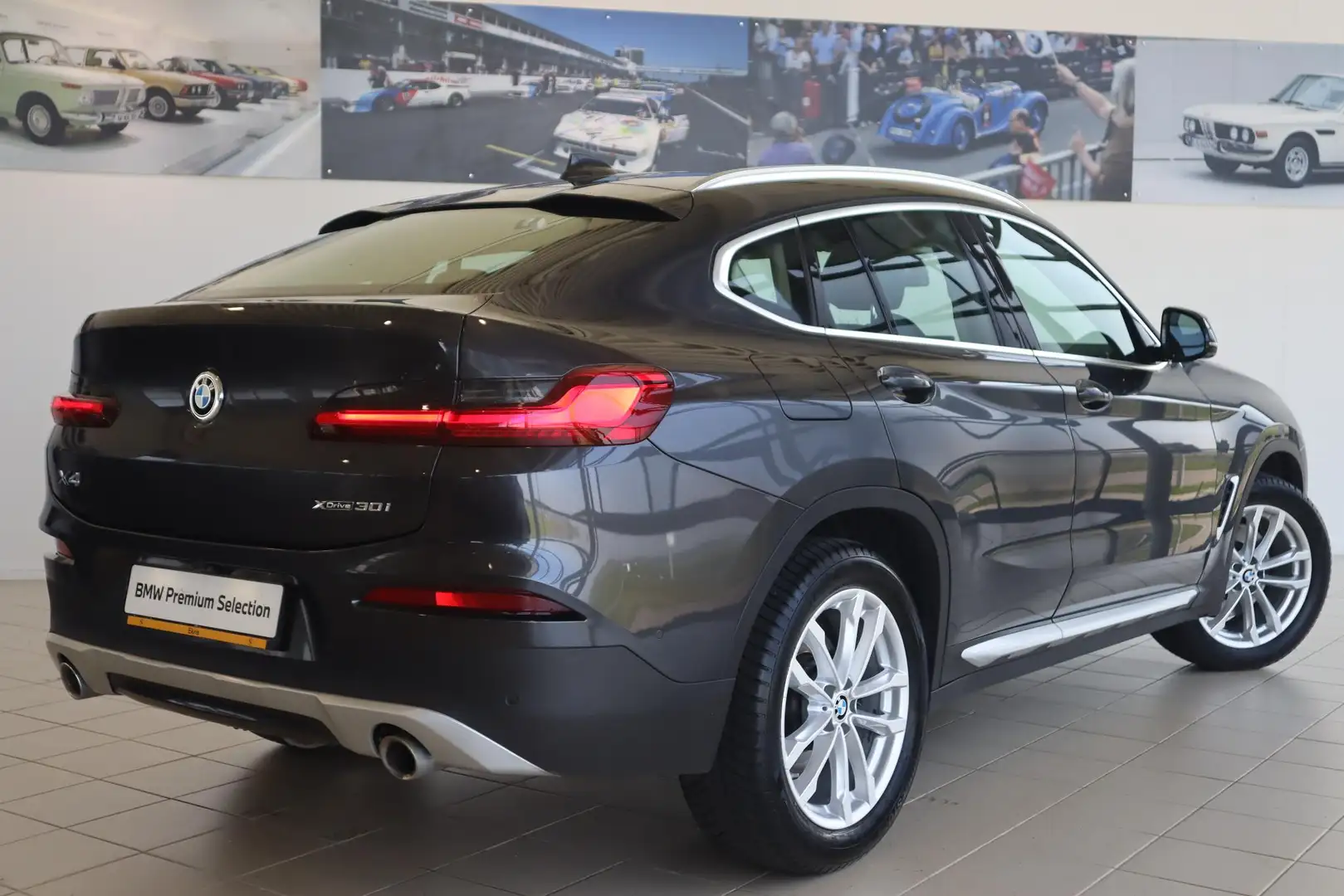 BMW X4 xDrive30i Comfort Access | Elektrische Trekhaak | Grijs - 2