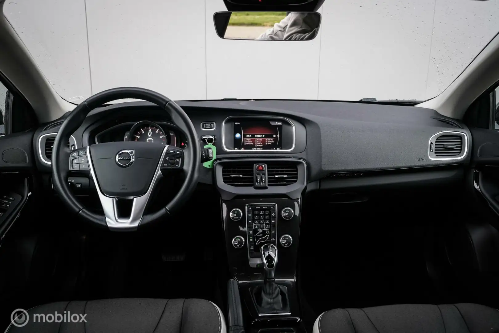 Volvo V40 Cross Country 1.5 T3 Dynamic Edition | Trekhaak | Dealer OH | Wit - 2