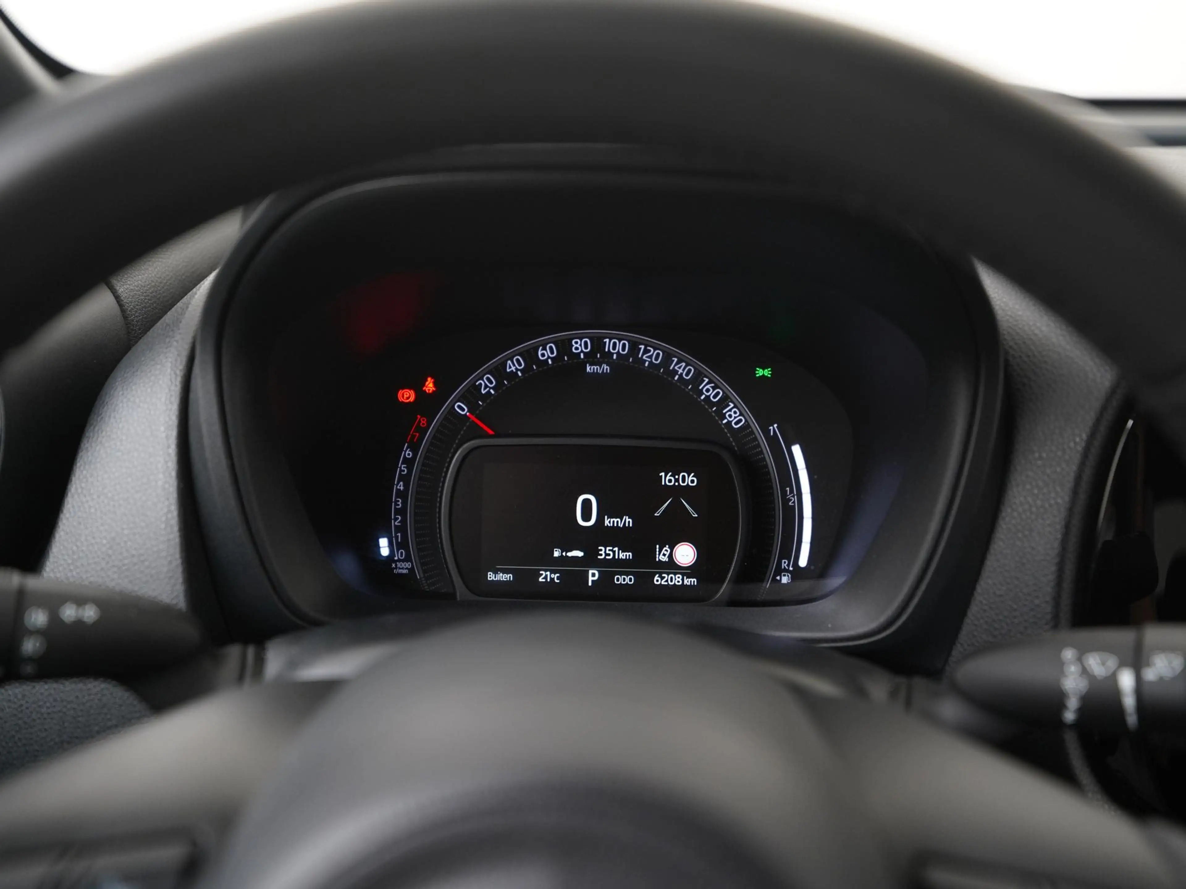 Toyota Aygo X 1.0 VVT-i S-CVT Pulse Two-Tone Automaat | Camera | — photo 8