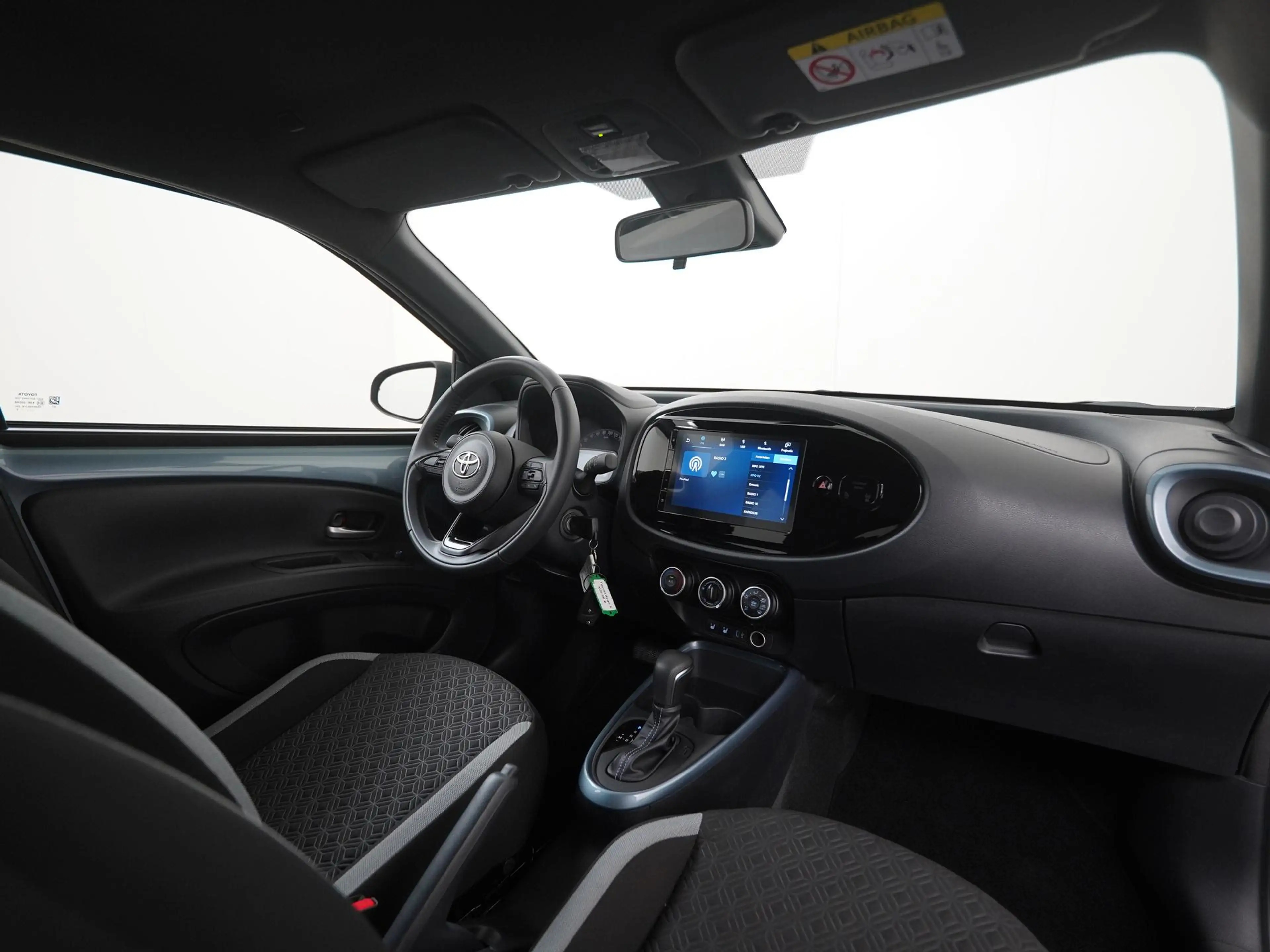 Toyota Aygo X 1.0 VVT-i S-CVT Pulse Two-Tone Automaat | Camera | — photo 2