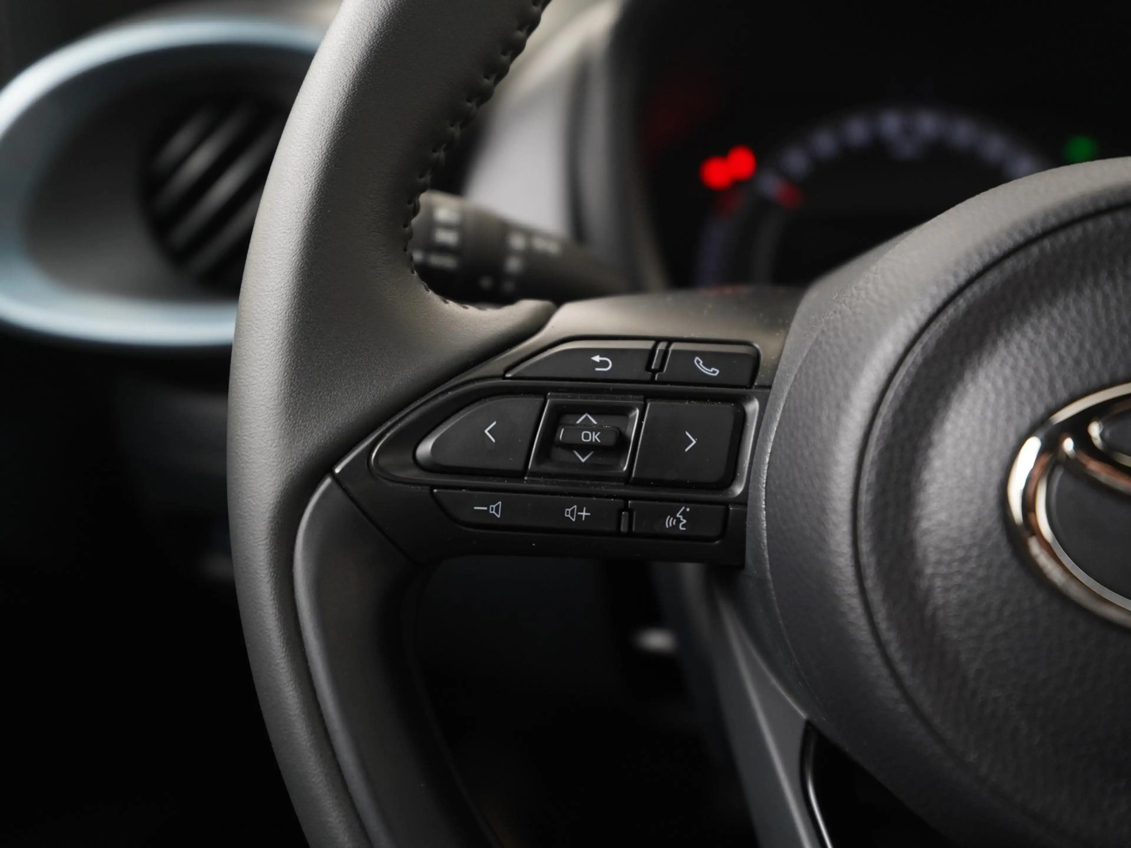 Toyota Aygo X 1.0 VVT-i S-CVT Pulse Two-Tone Automaat | Camera | — photo 7