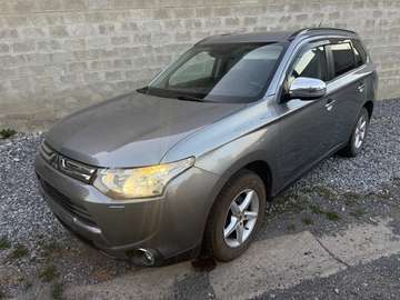 Outlander 2.3DI-D 4WD Intens