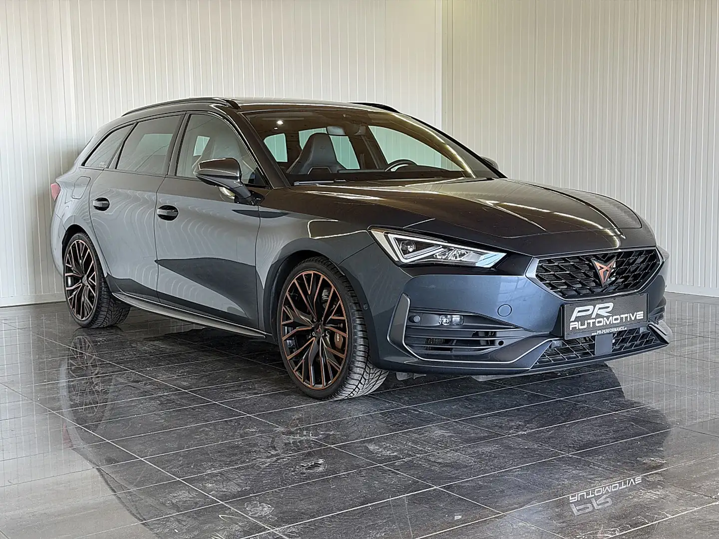 CUPRA Leon SP Kombi VZ 2,0 TSI DSG 4Drive 310 *LED*BREMBO*... Grau - 2