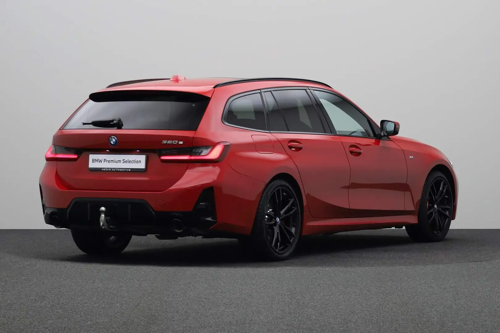 BMW 320 3-serie Touring 320e M-Sport Pro | Harman Kardon | Rood - 2