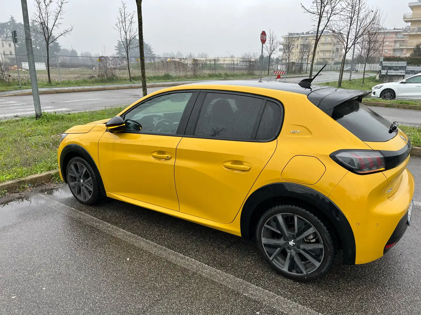 Peugeot 208 1.2 puretech GT Pack s&s 130cv eat8 Oro - 1