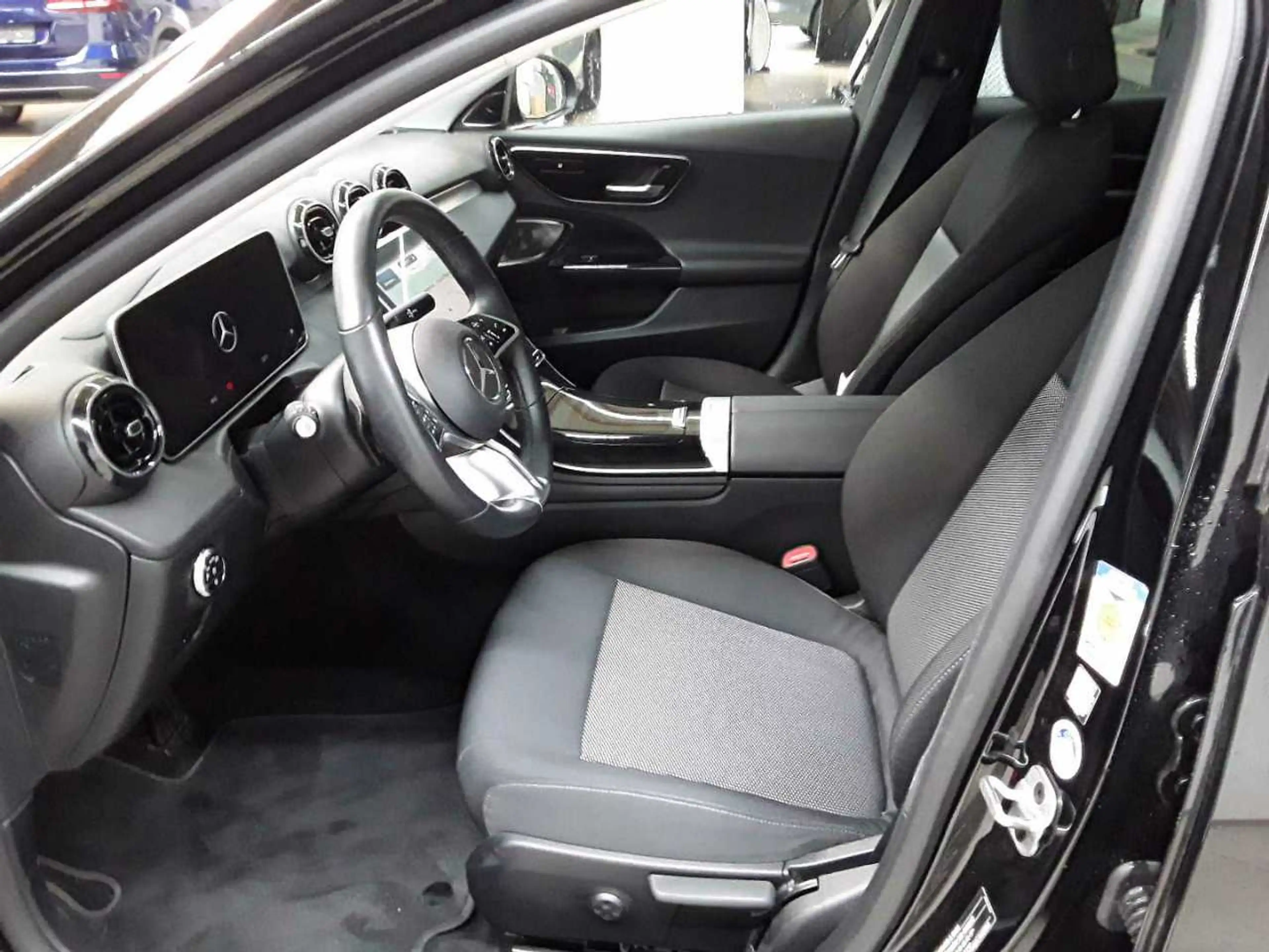 Mercedes-Benz C 300 C 300 e T-AHK Beam PANO InfotainP AssiP — photo 7