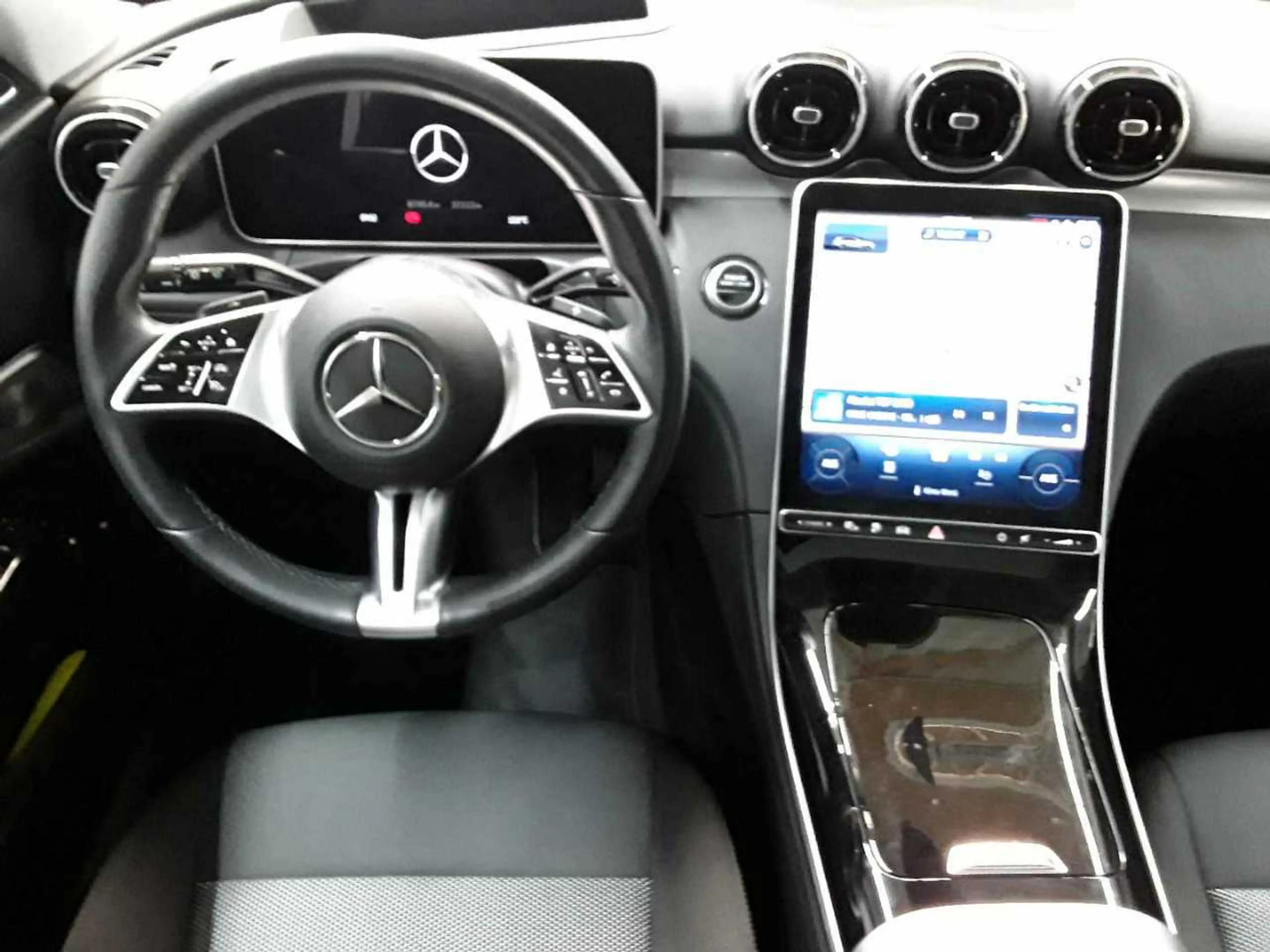 Mercedes-Benz C 300 C 300 e T-AHK Beam PANO InfotainP AssiP — photo 10
