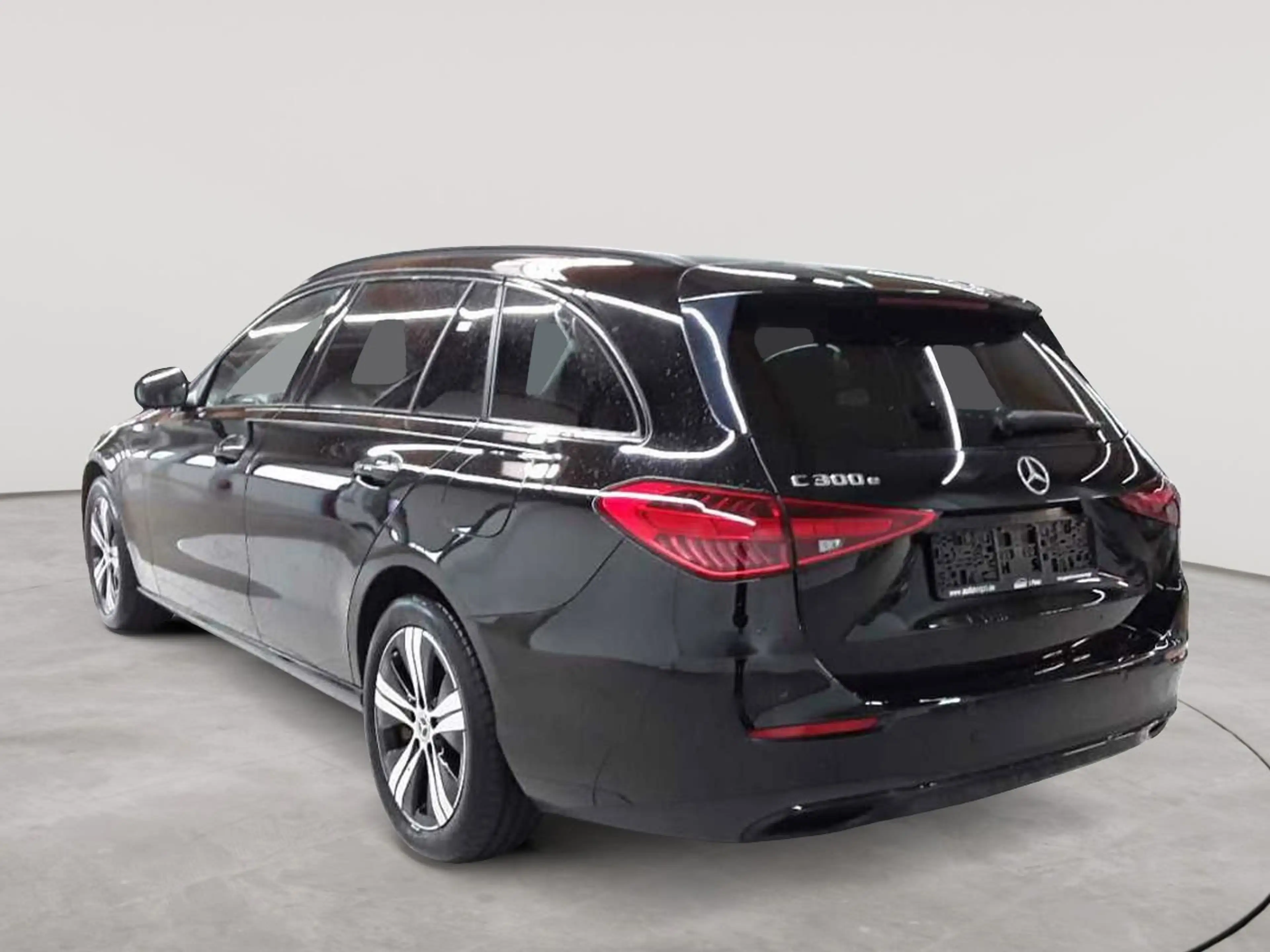 Mercedes-Benz C 300 C 300 e T-AHK Beam PANO InfotainP AssiP — photo 5